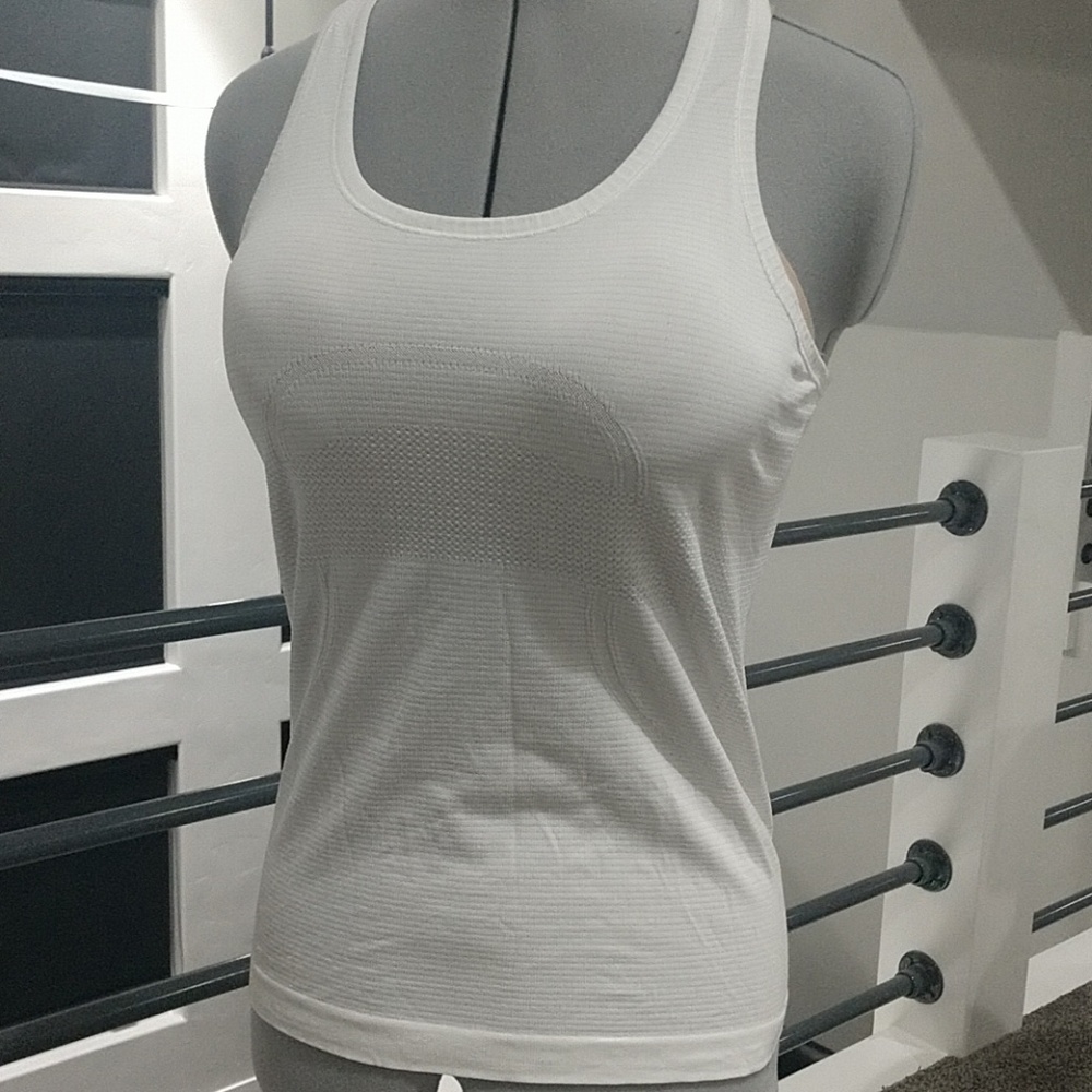 Lululemon workout top